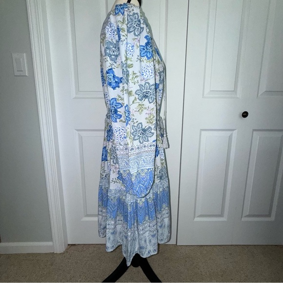 Lucky Brand Floral Long Sleeve Dress in Blue and White size large 100% rayon - Picture 5 of 12